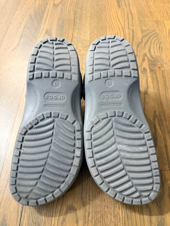 CROCS Classic Clog in Gray main image 4